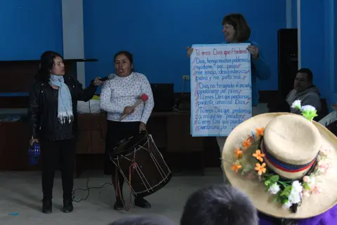 Maestras de los niños- Awi maestrakuna